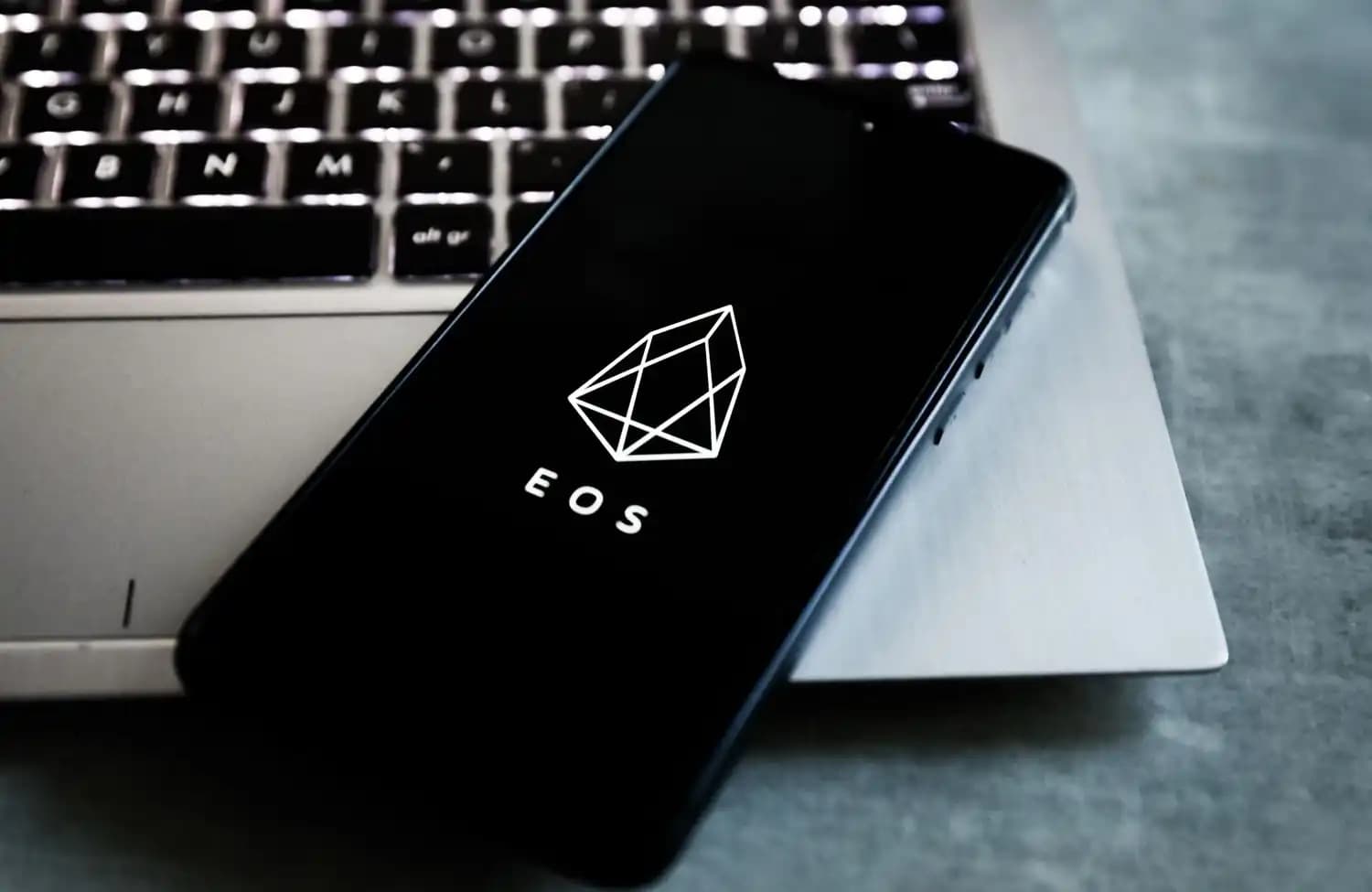 EOS Crisis Redux: Community Lambasts Foundation for Exit Scam