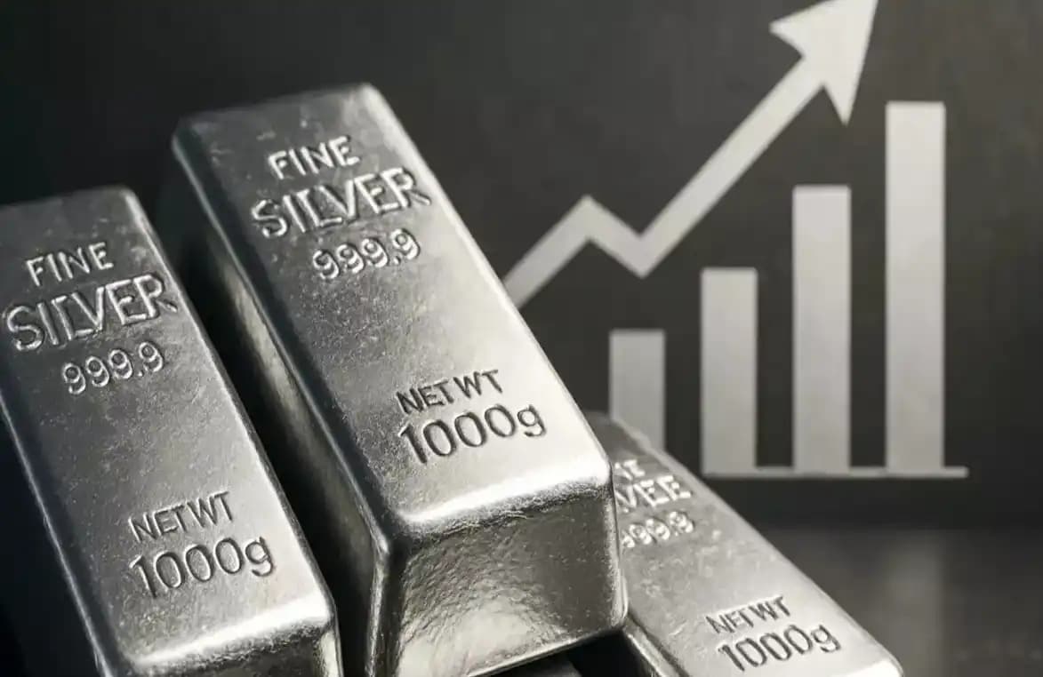 Spot Silver Outperforms Bitcoin, Is Tokenized Silver Worth Allocating to?