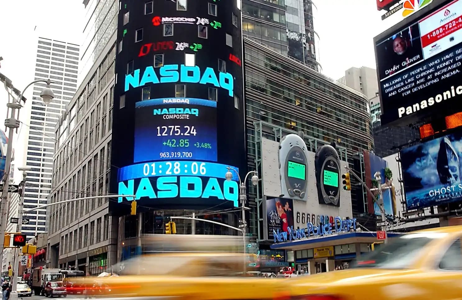 SpaceX is playing hardball with Nasdaq at the negotiation table, while Hyperliquid has already flipped the table.