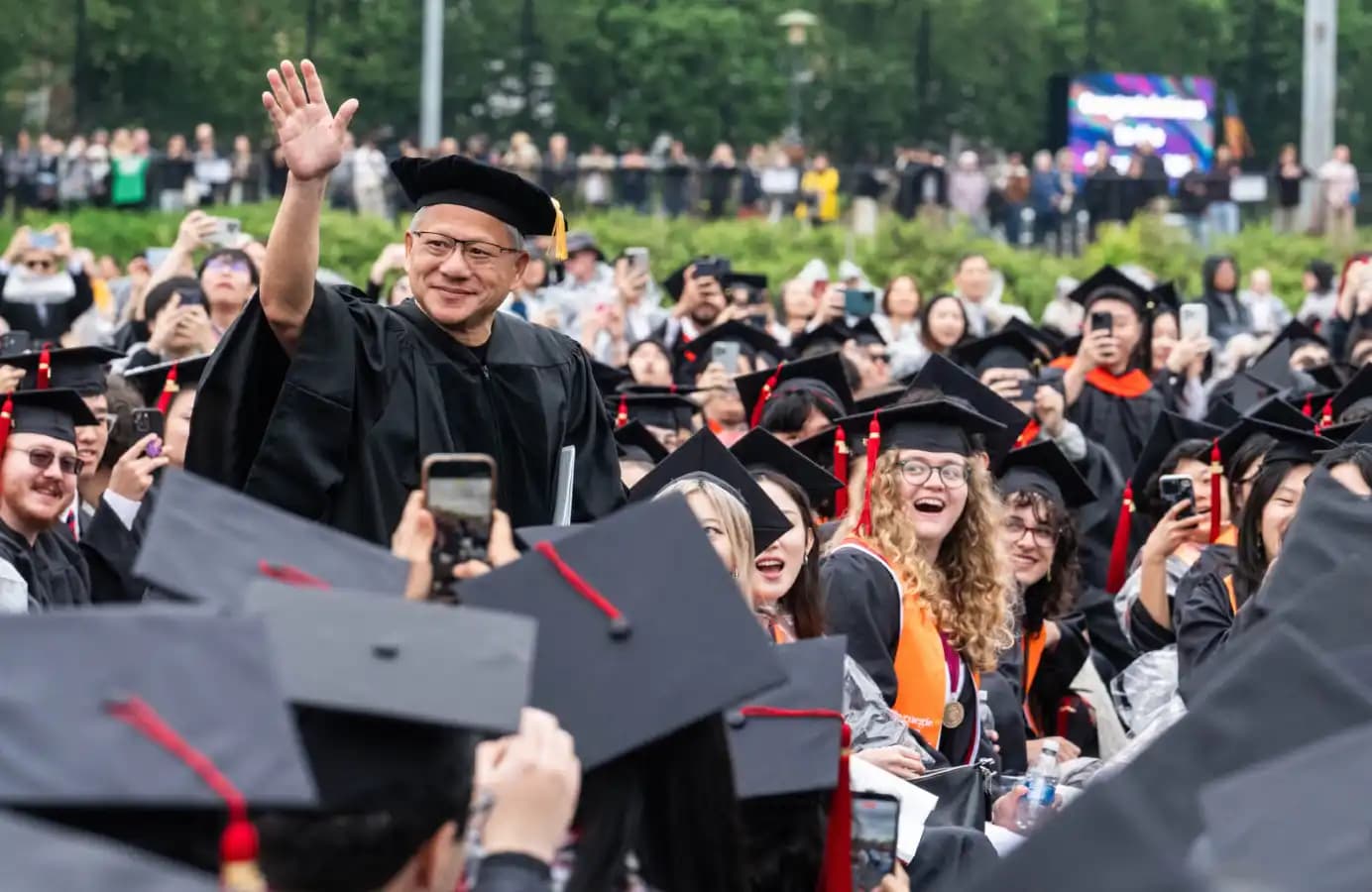 **Renowned AI Expert Fei-Fei Li's CMU Graduation Speech: Don't Just Watch the AI Era, Build It with Your Own Hands**