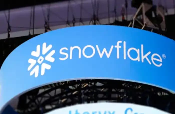 Snowflake's stock price has surged by 33%, AI Infrastructure Transitioning from Chips to the Data Layer