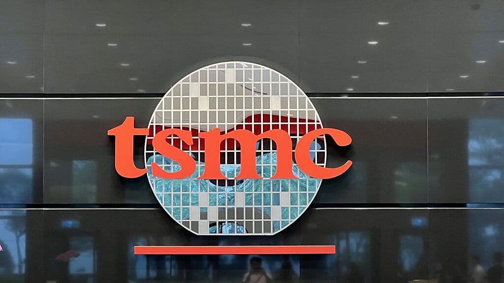 台积电确认 AI 算力荒至少持续到 2027 年，H100 租金半年涨三成，云厂商集体加价