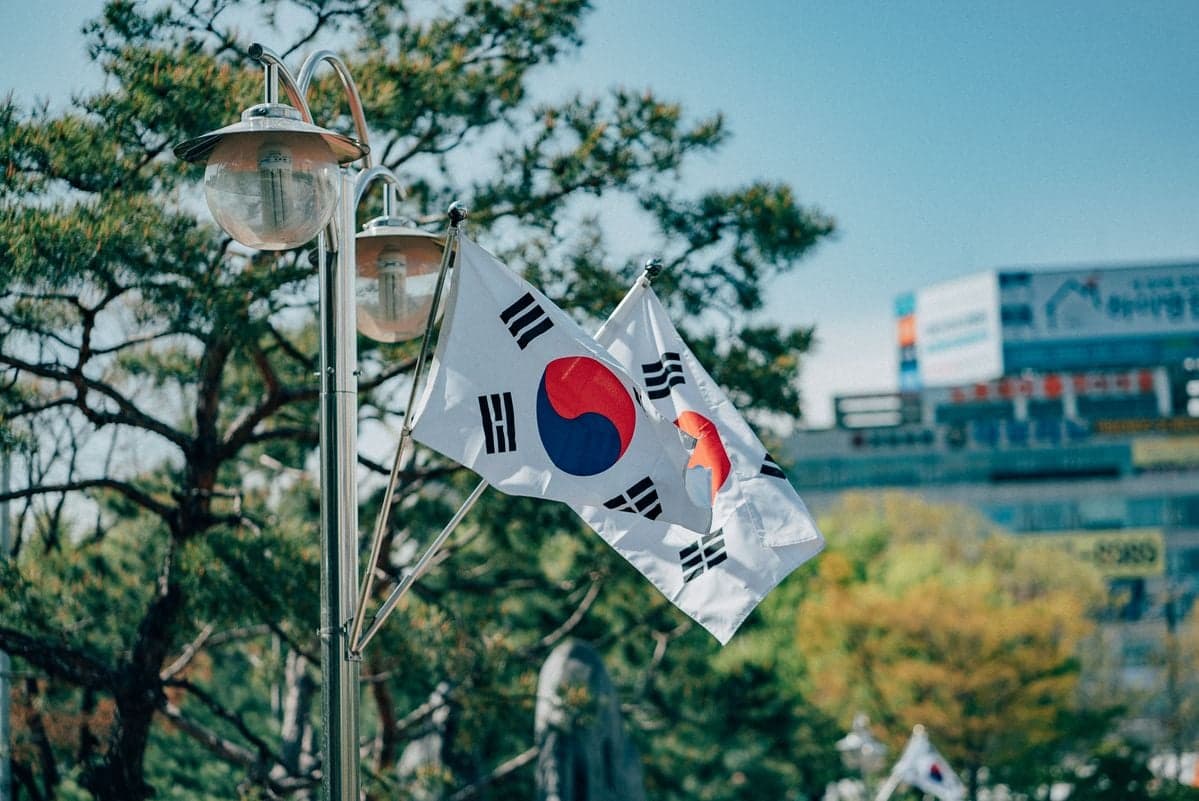 韩国 KOSPI 开盘暴跌 8.37% 触发熔断:撑起牛市的「两只股票」一日反噬