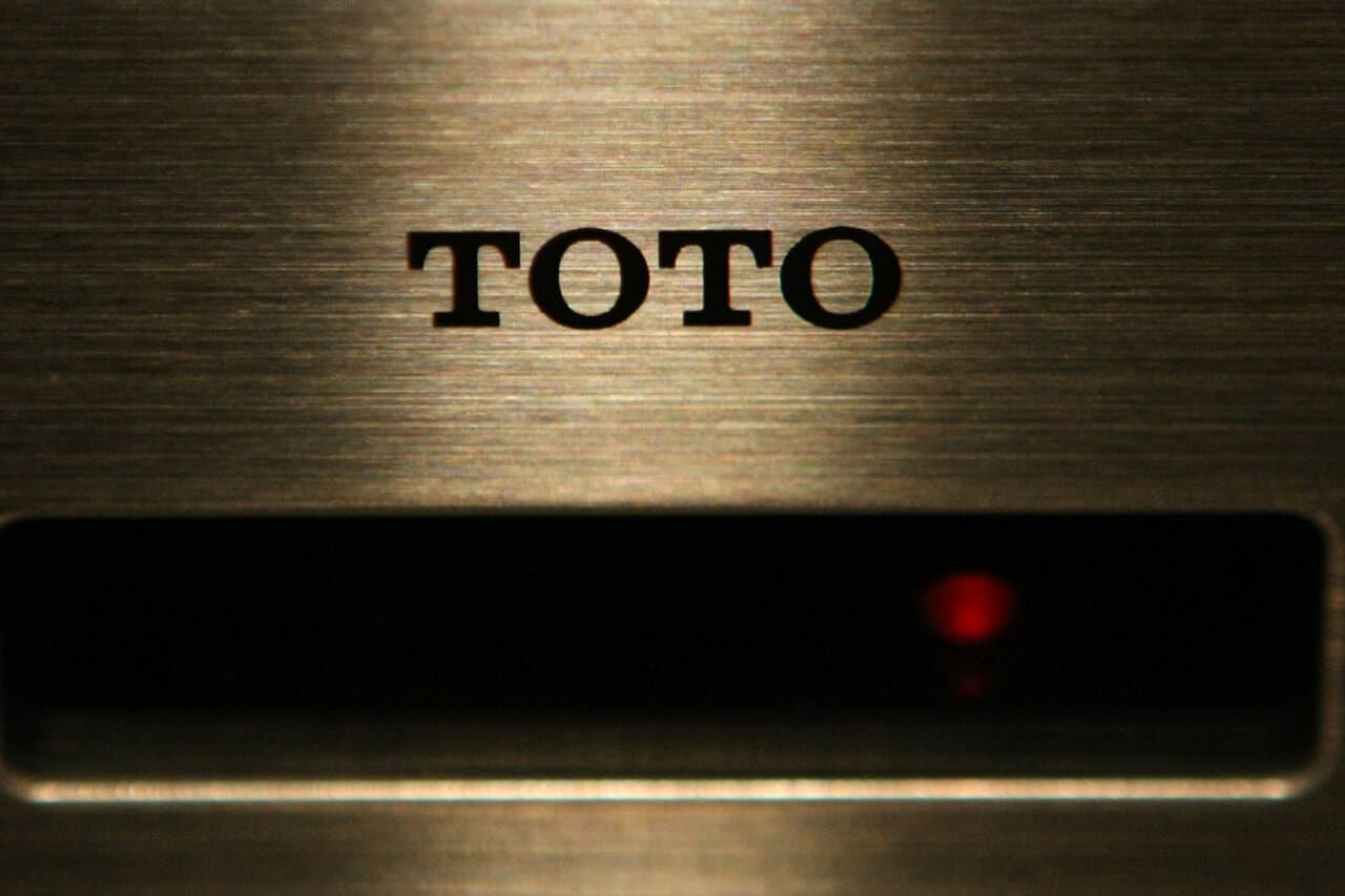 TOTO：这家做马桶的公司，如今卡住了 AI 芯片行业的咽喉