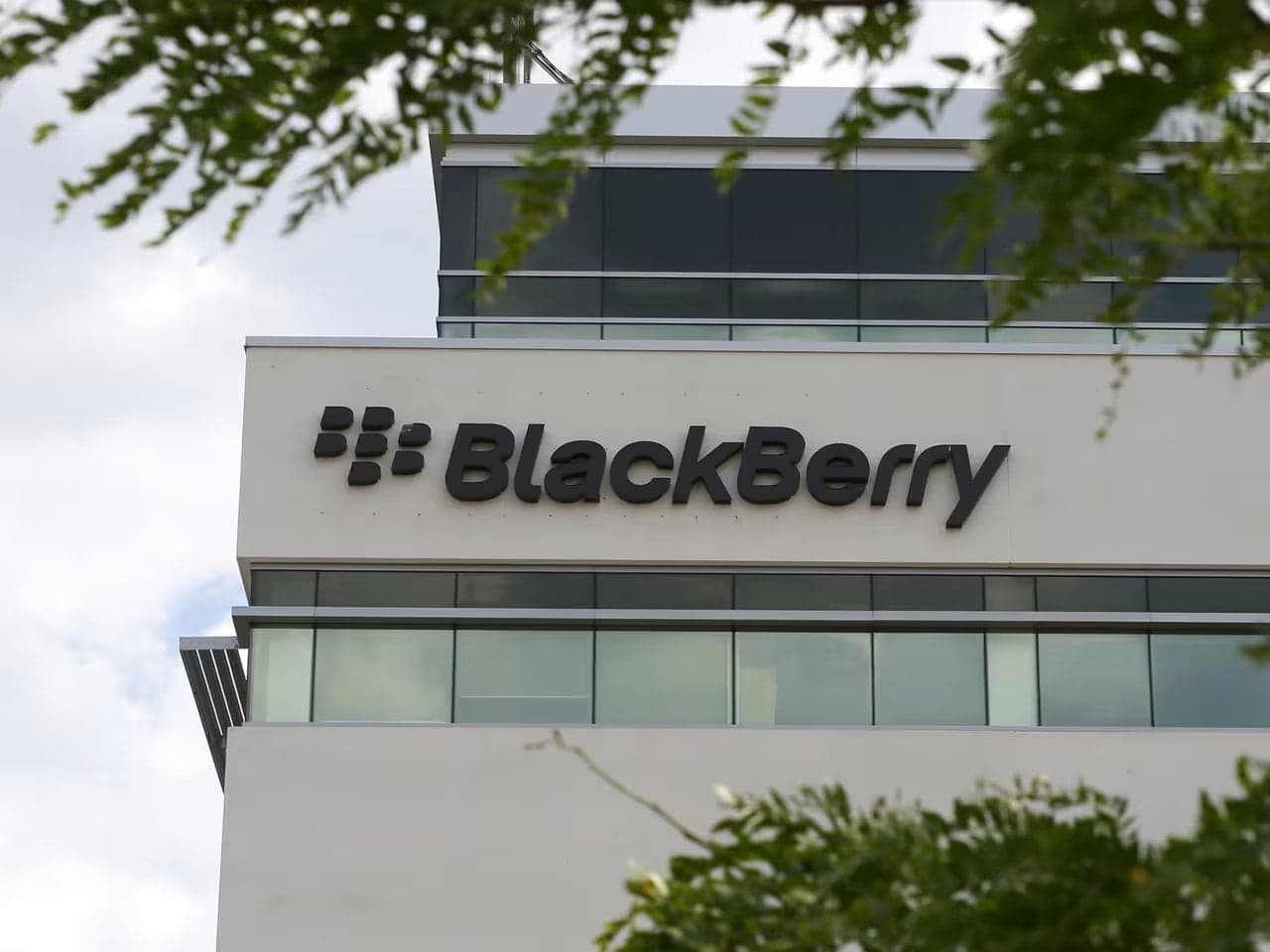 BlackBerry（$BB） 全线超预期，这可能是你能读到的最完整多头论文