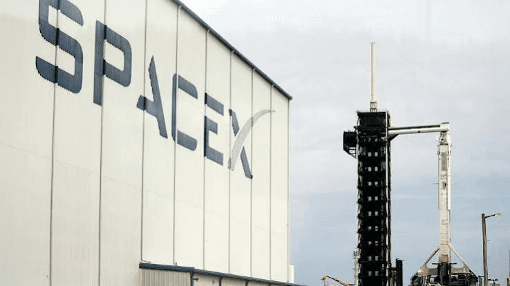 SpaceX 今日纳入纳斯达克 100，8000 亿美元被动买盘进场，但历史给多头泼了冷水