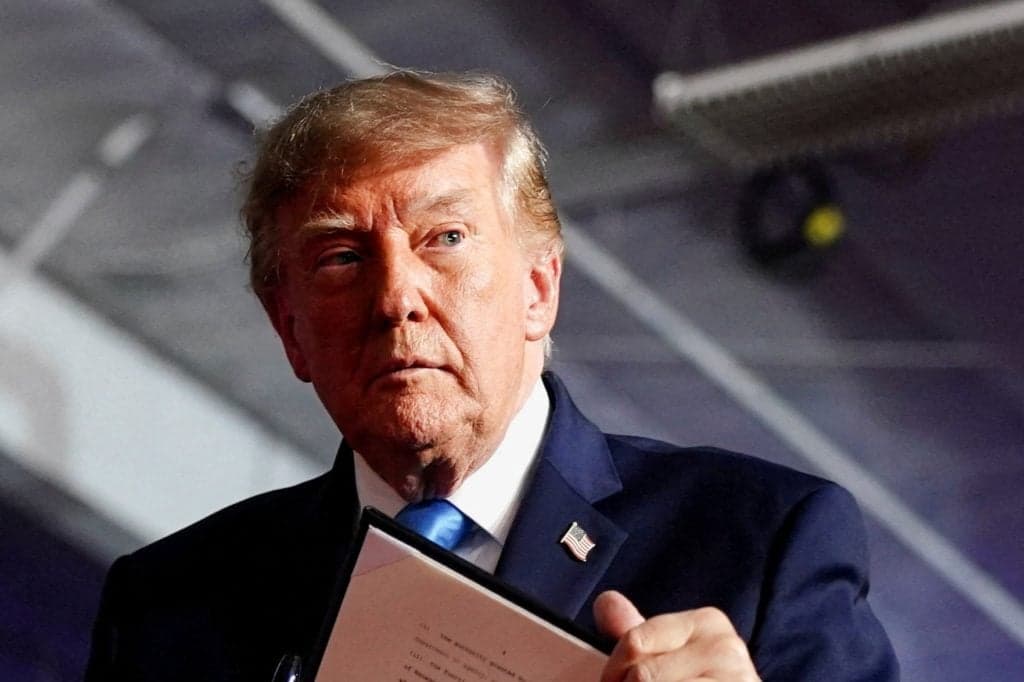 Trump's August securities trading volume reached hundreds of millions of dollars?