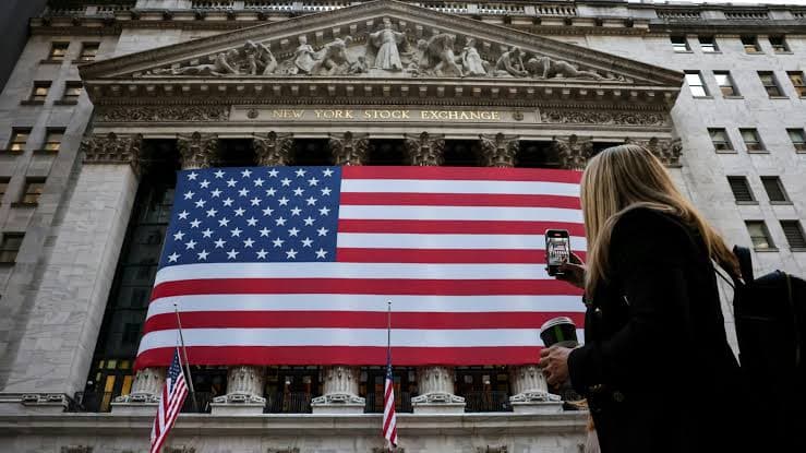 The Most Dangerous Divergence in US Stocks: Ordinary Stocks Have Already Crashed—How Much Longer Can the AI Giants Hold Up?